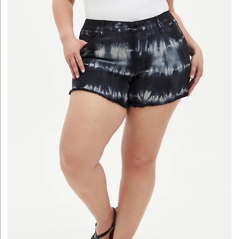 Torrid mid rise midi short